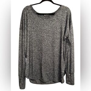 Athleta Sz XL Long Sleeve Top in Heathered Charcoal. Thumbholes and rounded hem.